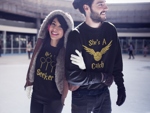 young-couple-having-fun-while-at-the-ice-skating-park-wearing-crewneck-sweatshirts-mockup-a15805.png